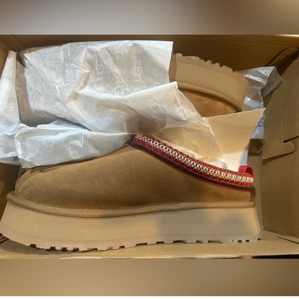 Brand new women’s UGG Tazz chestnut